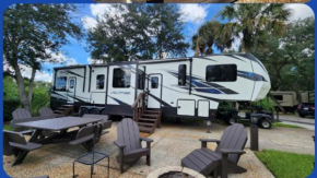 2 bedroom glamping RV w/golf cart